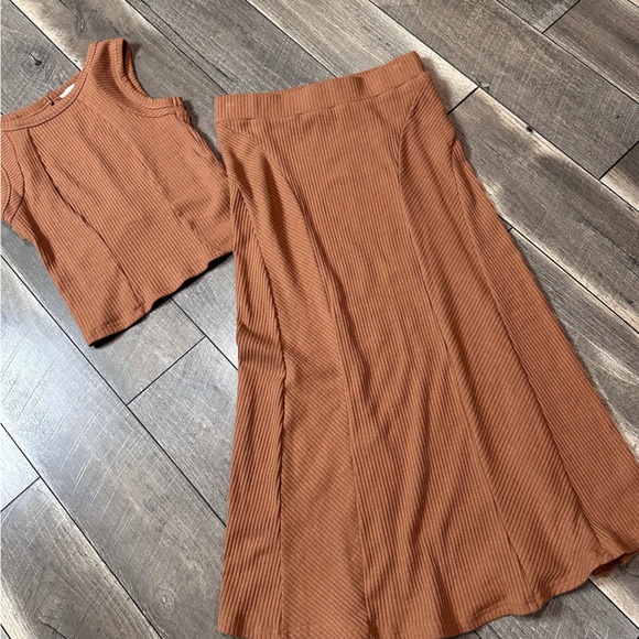 Illa Illa 2pc Ribbed Knit Set - Picture 2 of 8